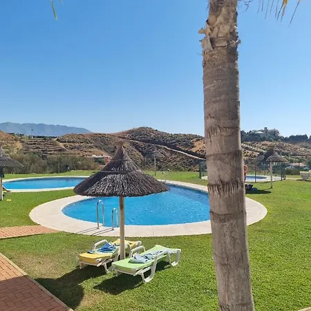Elegant With Fantastic Views At The Of Calahonda Apartment